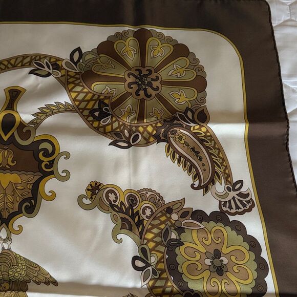 Hermes Carre 90 Cendrillon Silk Scarf. Brown, Gold, Green. - Picture 3 of 9